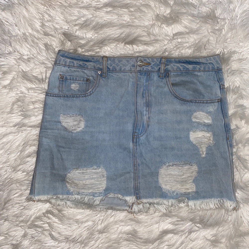 Ripped short jean skirt